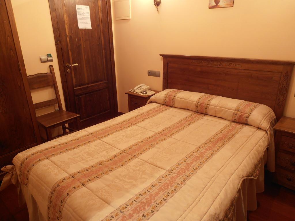 Hostal Virgen De La Encina Ponferrada Cameră foto