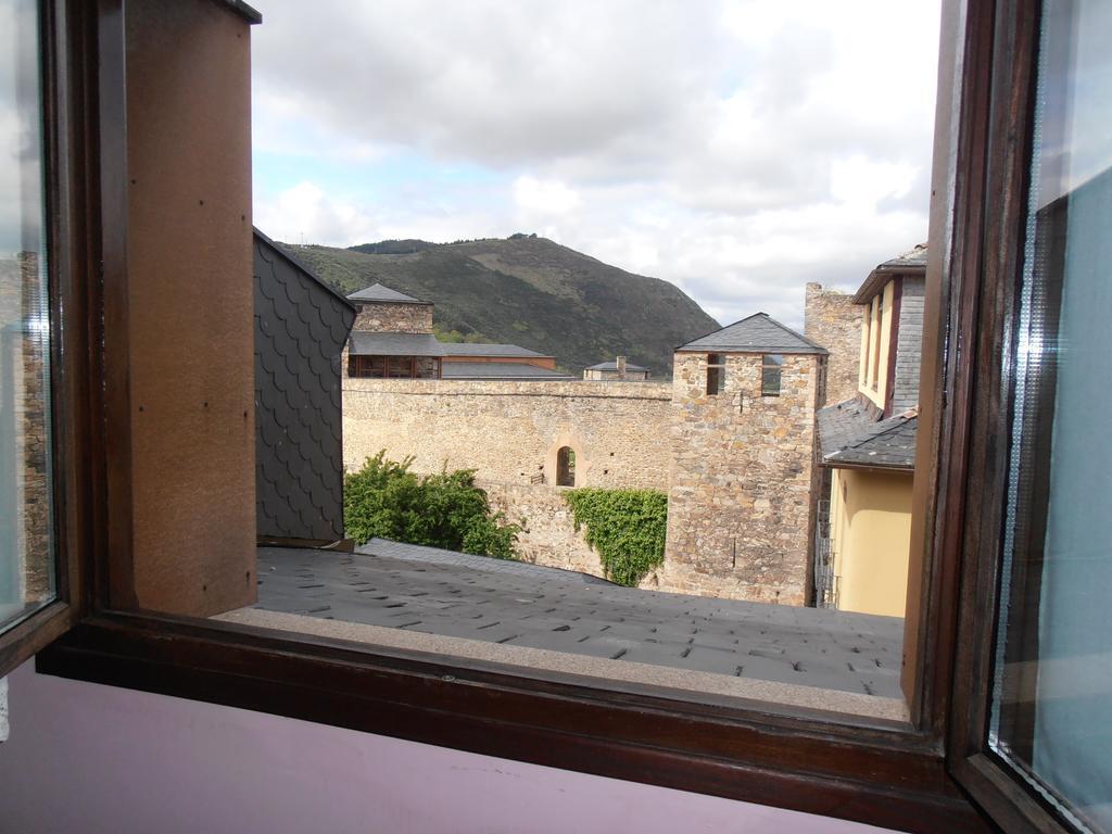 Hostal Virgen De La Encina Ponferrada Cameră foto