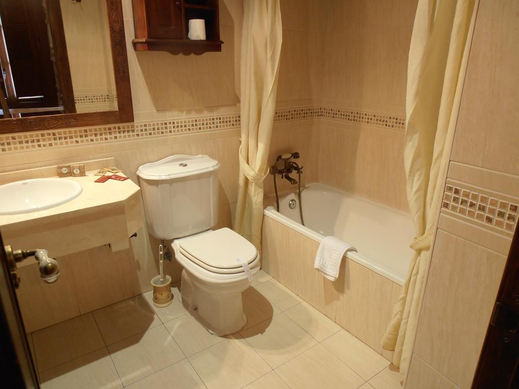 Hostal Virgen De La Encina Ponferrada Cameră foto