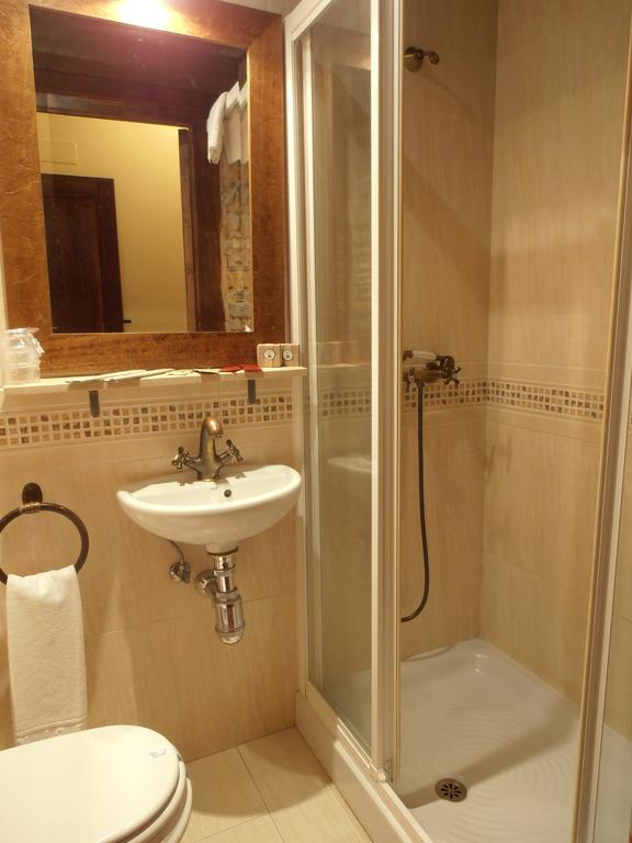 Hostal Virgen De La Encina Ponferrada Cameră foto